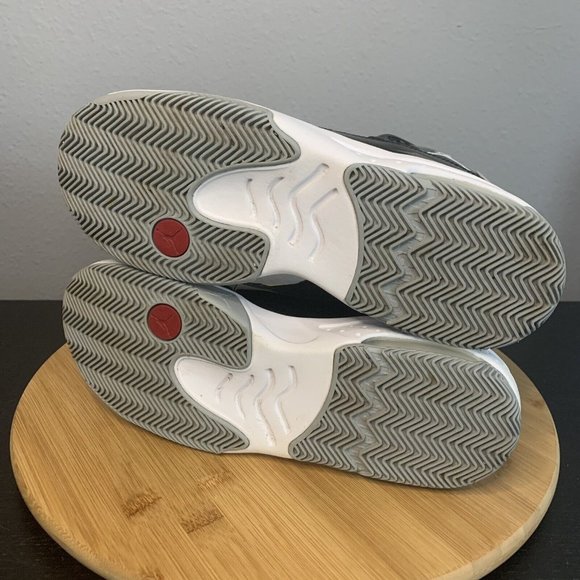 Nike Air Jordan Max Aura 2 Black/Red Youth Sneakers Shoes CN8094-006 Size 6Y EUC - Picture 7 of 9